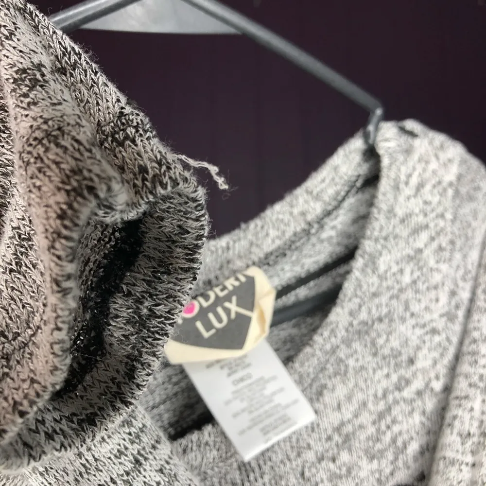 Gray and black Sweater size Small “CHIC LOVE” - Image 5