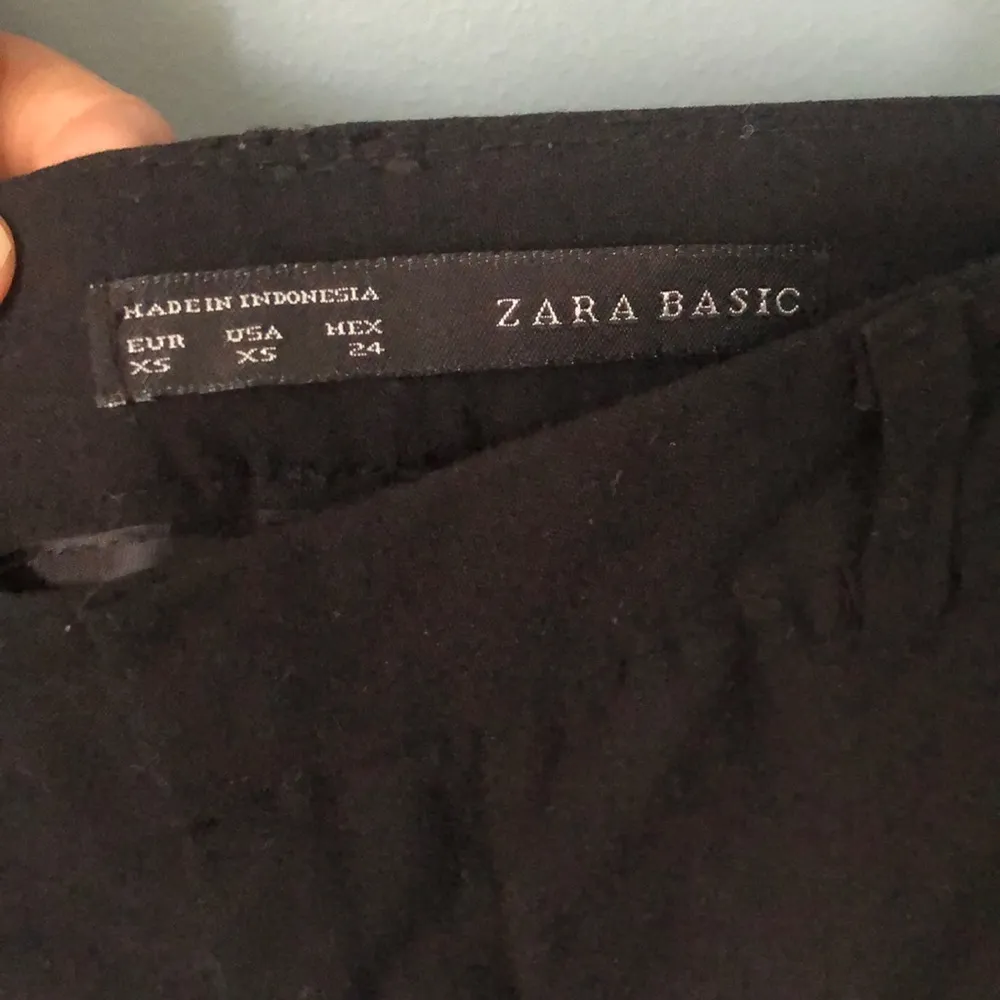Zara Basic Womens XS Black Zippered Button Cuffed Shorts w/Pockets - Image 2