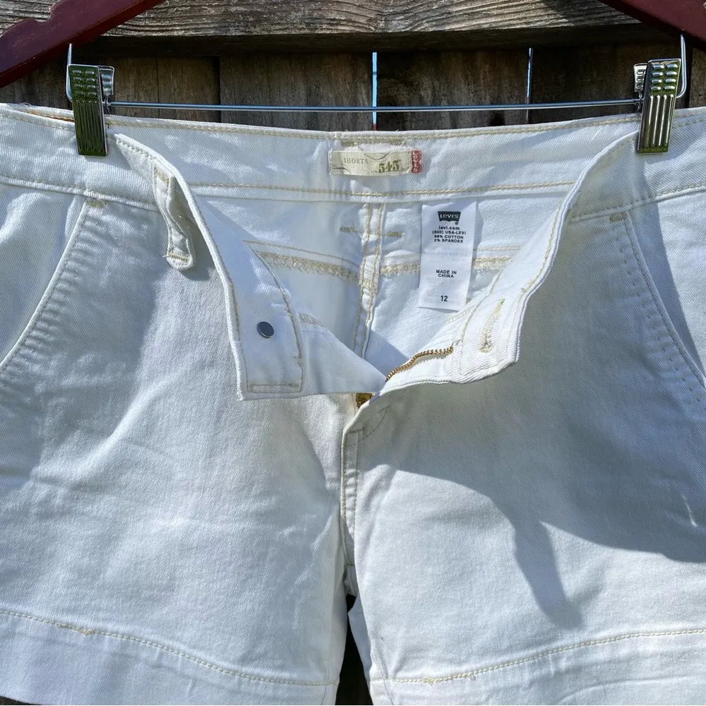 Women’s Levi’s 545 Off White Denim Shorts - Image 6