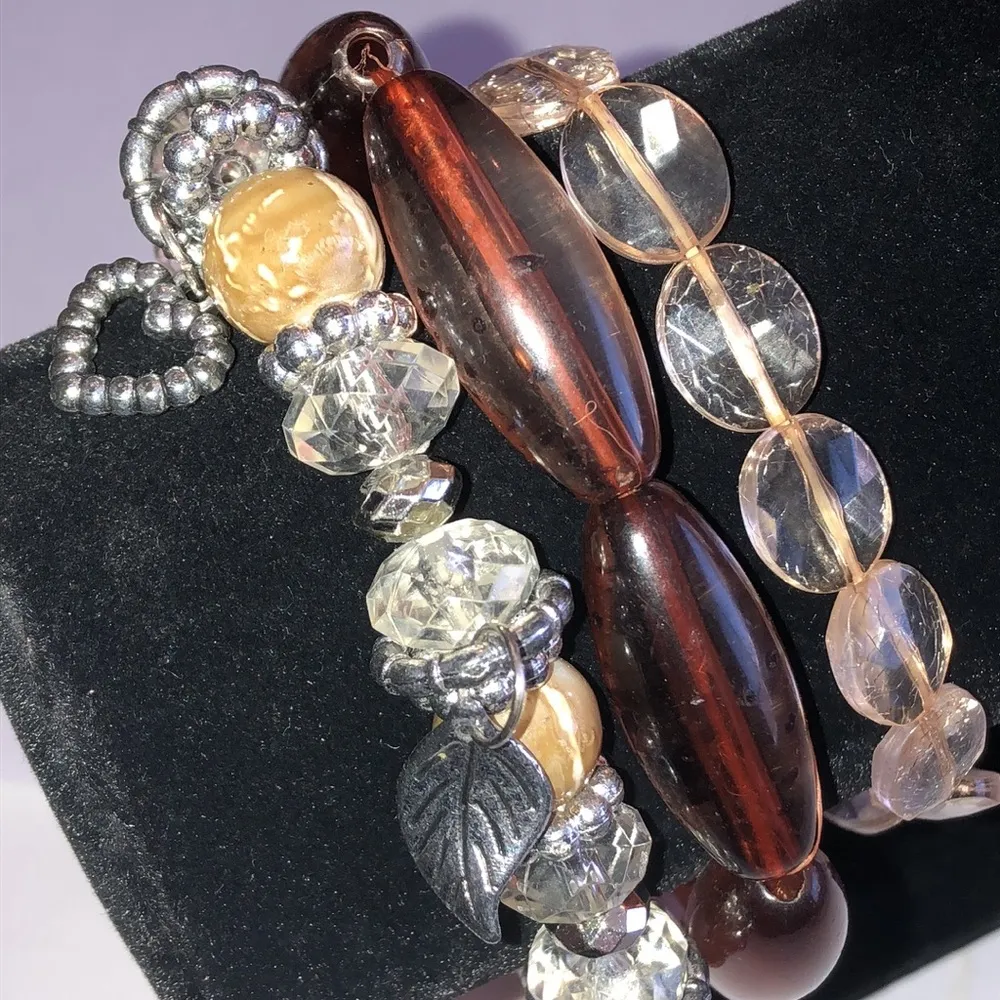 Lot of 3 Silver Tone Glass Beads Plastic Beaded Stretchy Bracelets - Image 2