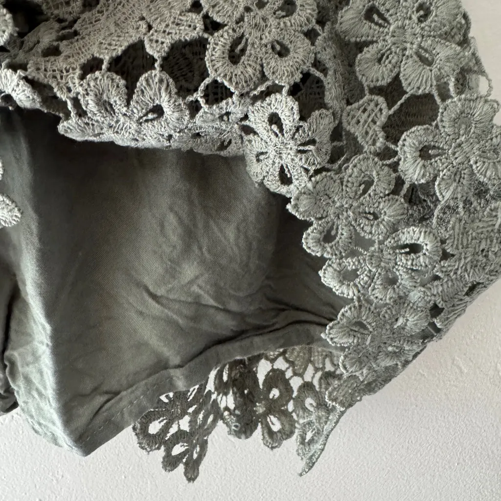 Abercrombie & Fitch Sage Green Floral Lace Cami Peplum Top - Image 4