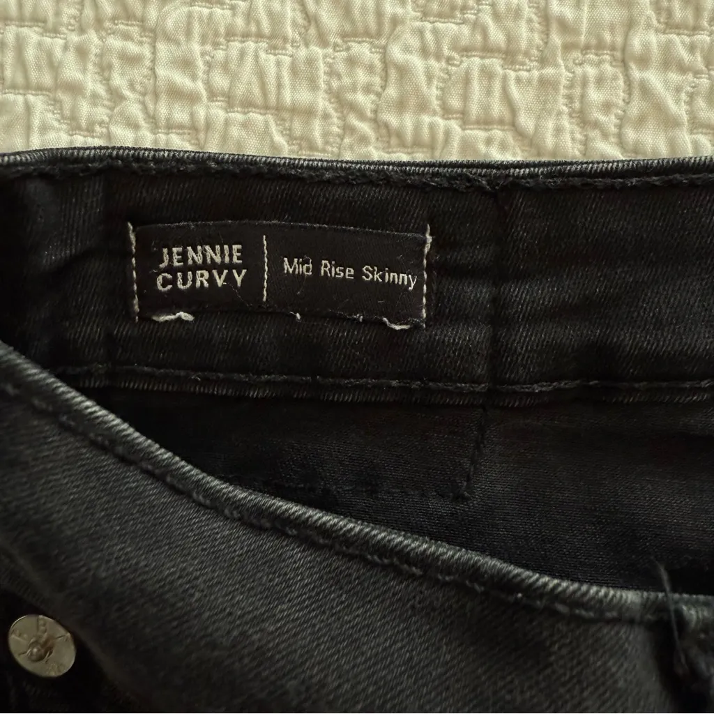 TRUE RELIGION JENNIE MID RISE CURVY SKINNY JEAN SIZE 27 - Image 7