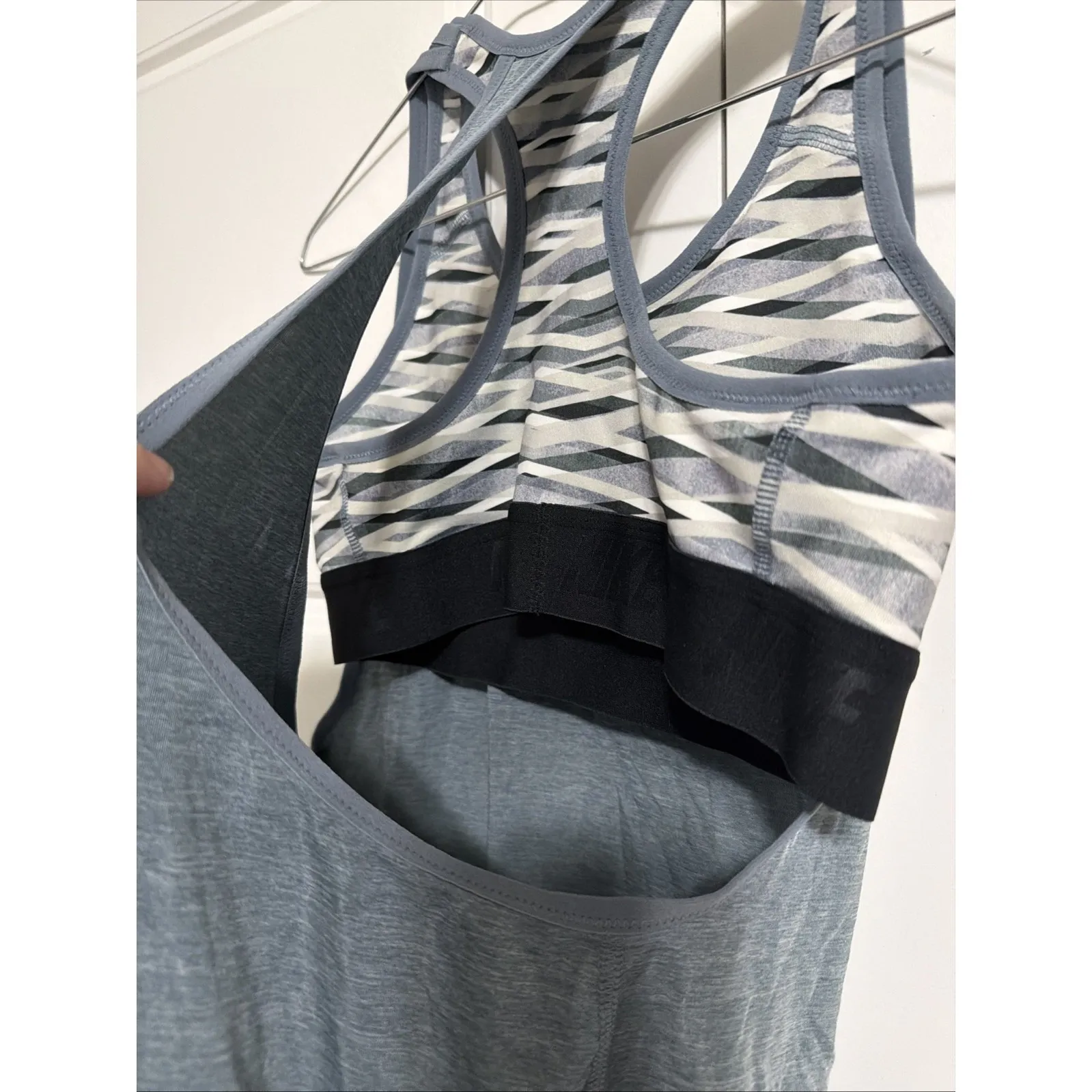 Nike Dri Fit Women's Gray Athletic Tank Top Built In Sports Bra Medium - Image 9