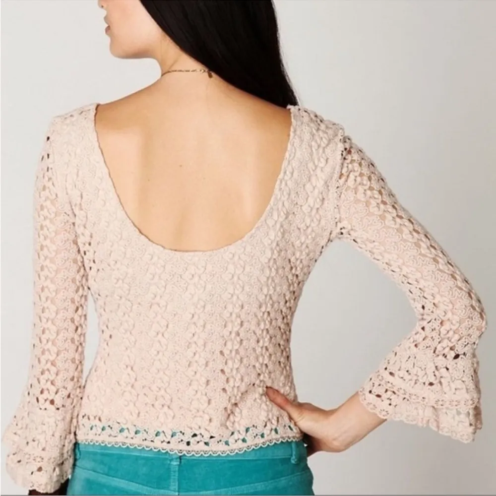 Free People Cream Crochet Bell Sleeve Boho Top Size Small - Image 9