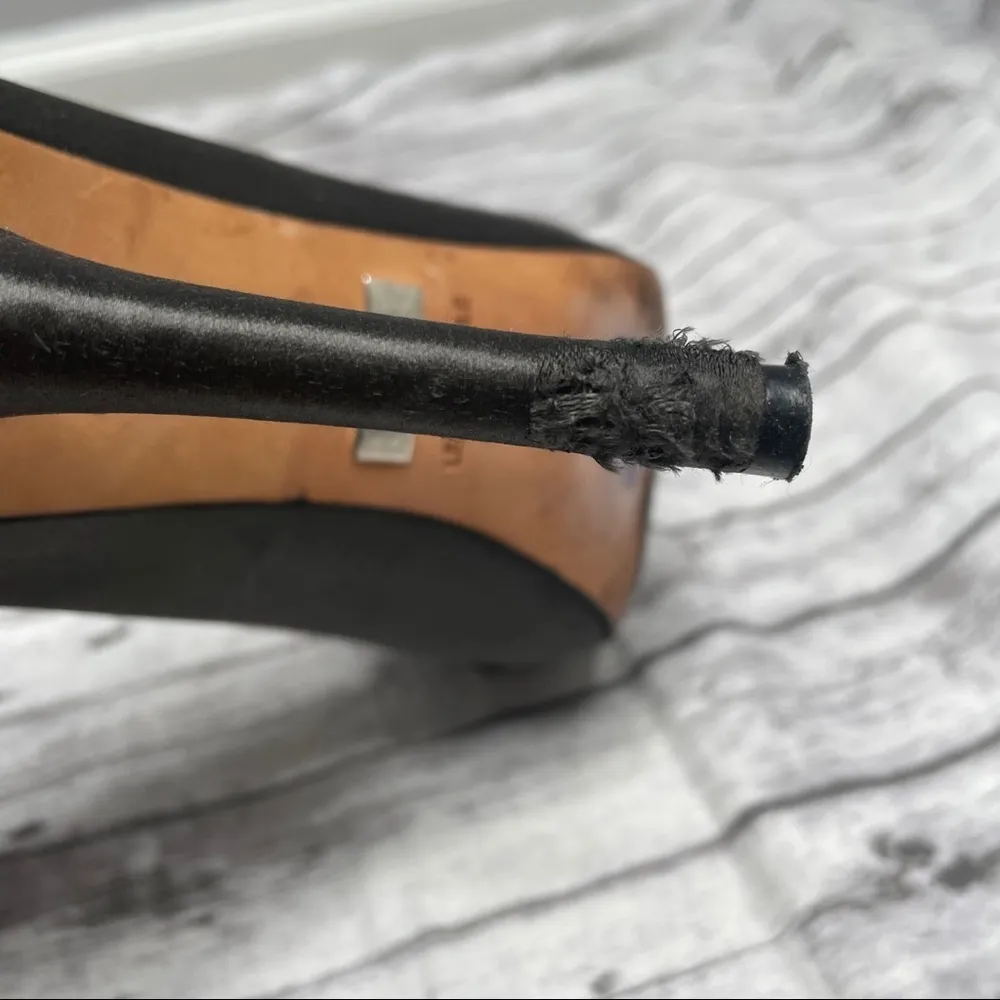 BADGLEY MISCHKA Formslag Peep Toe Grey Silver Jeweled Satin Heels - Image 7