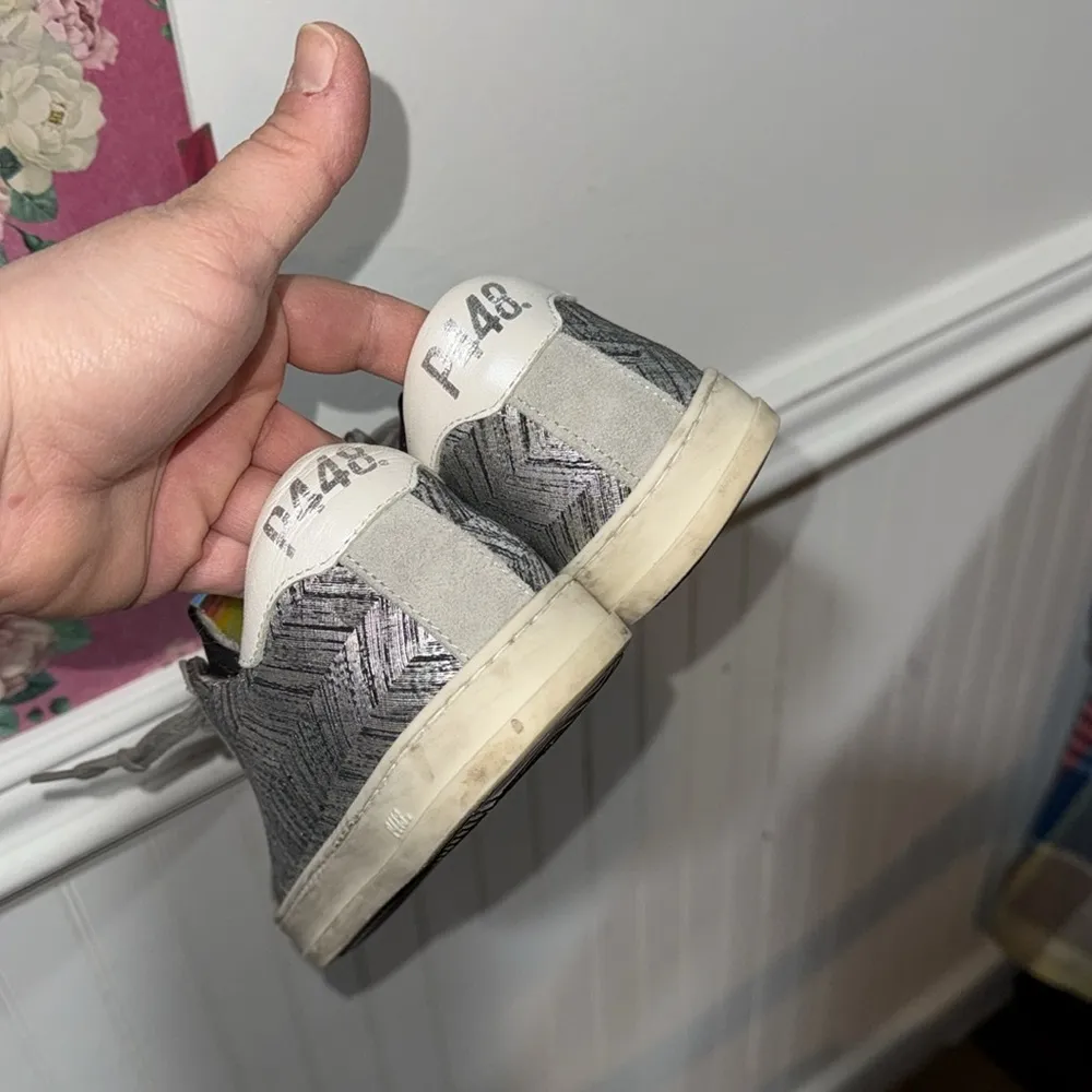 P448 sneakers size 5 Made to look worn silver gray black tartan John - Image 3