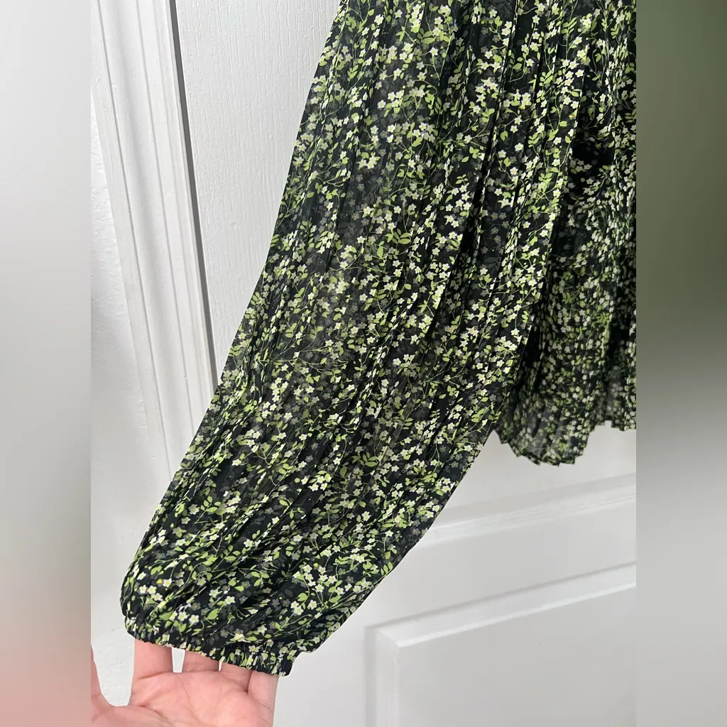 ASTR the Label Black & Green Ditsy Floral Drama Sleeve Ruffle Plisse Top (Sz M) - Image 5