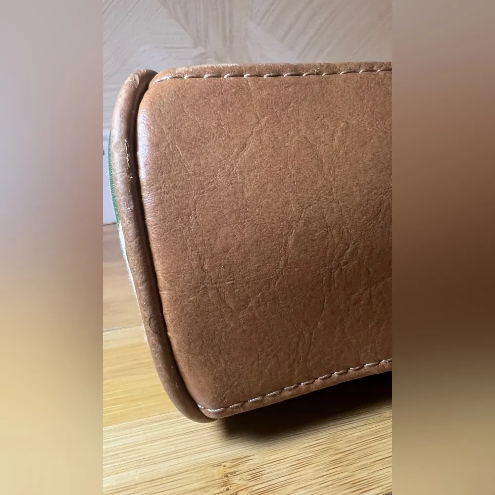 Tommy Hilfiger Womens Zip closure Sage Green Shoulder Bag Purse W/Inside Pockets - Image 15