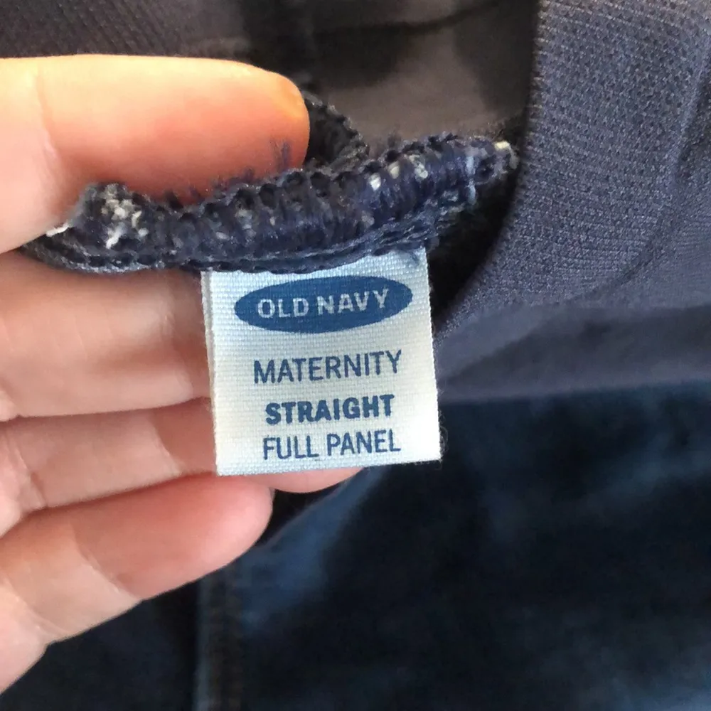 Old Navy Maternity Full Panel Straight Ripped Jeans, size 6 long - Image 5