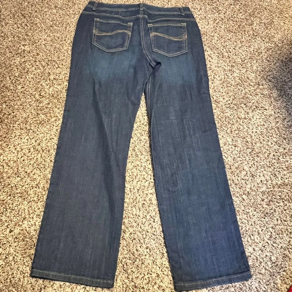 Charter Club Classic Straight Leg Medium Wash Denim Jeans Size 12 - Image 7