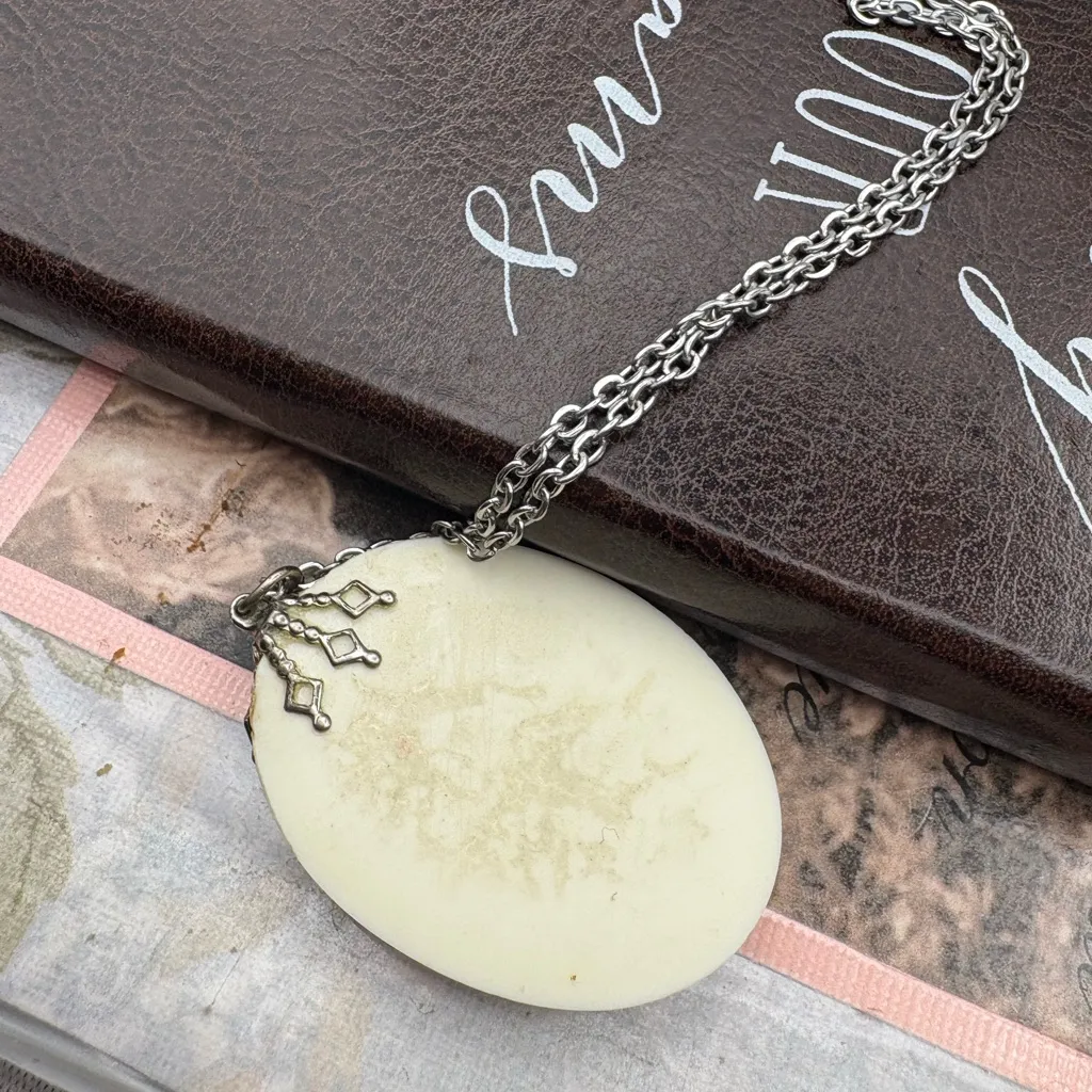 Vintage Resin Starfish Necklace & Clip - Image 4