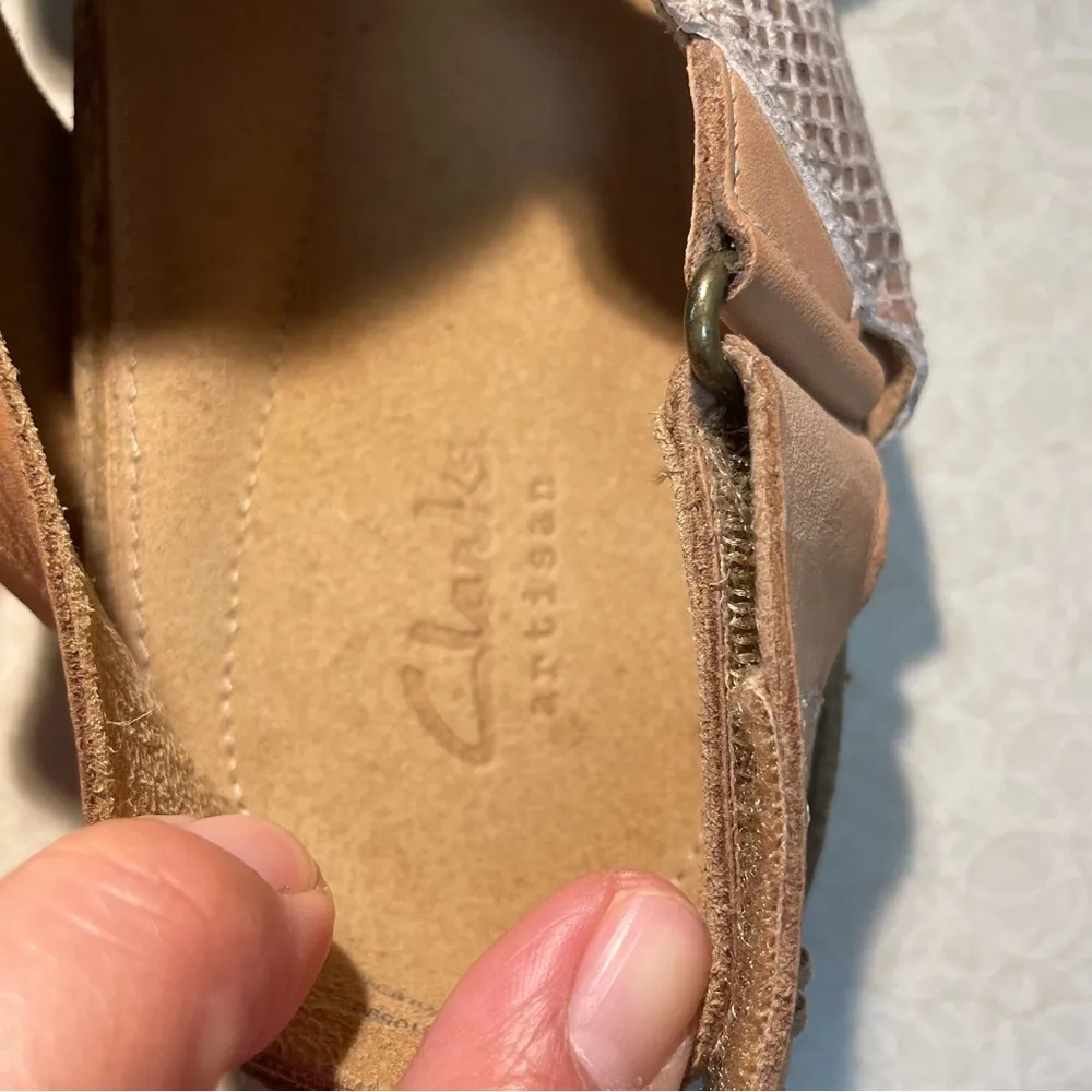 Clarks Artisan Perri Dunes sandal in a taupe snakeskin print. Size 9.5 - Image 2