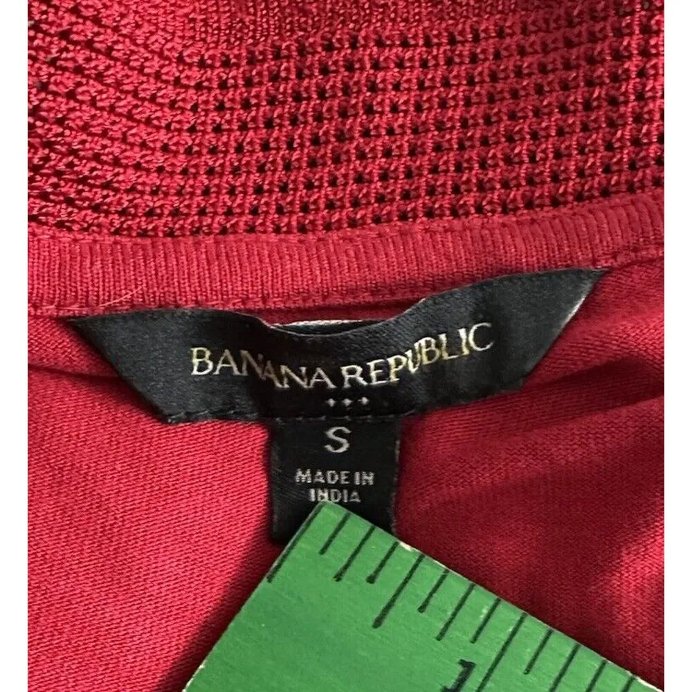 Banana Republic Women's Red Short Sleeve Crochet V-Neck Shirt Top Cropped Small - Image 4