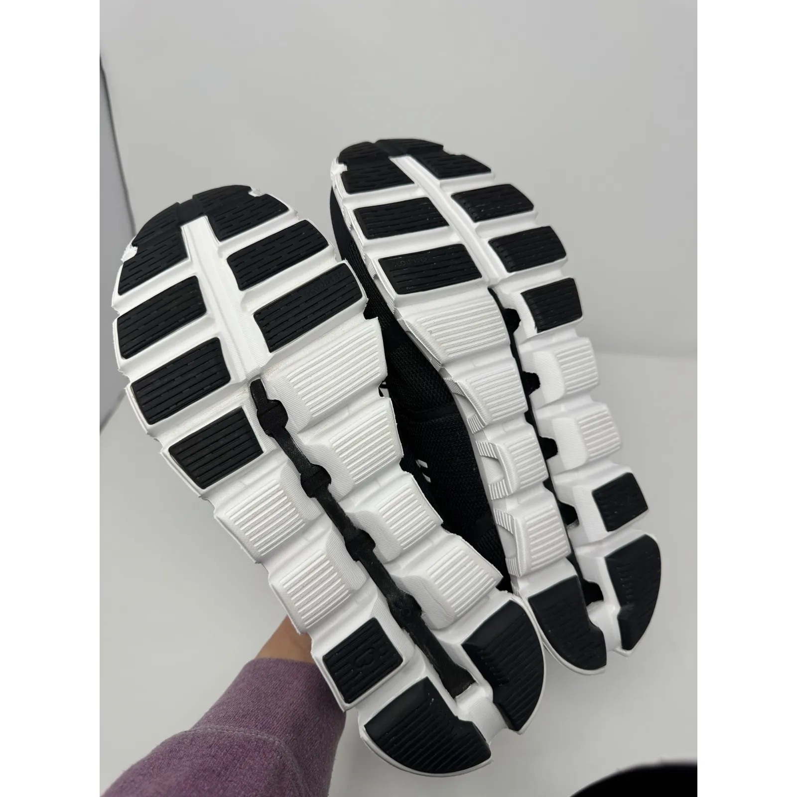 On Cloud Cloud 5 Black Sneakers - Image 5