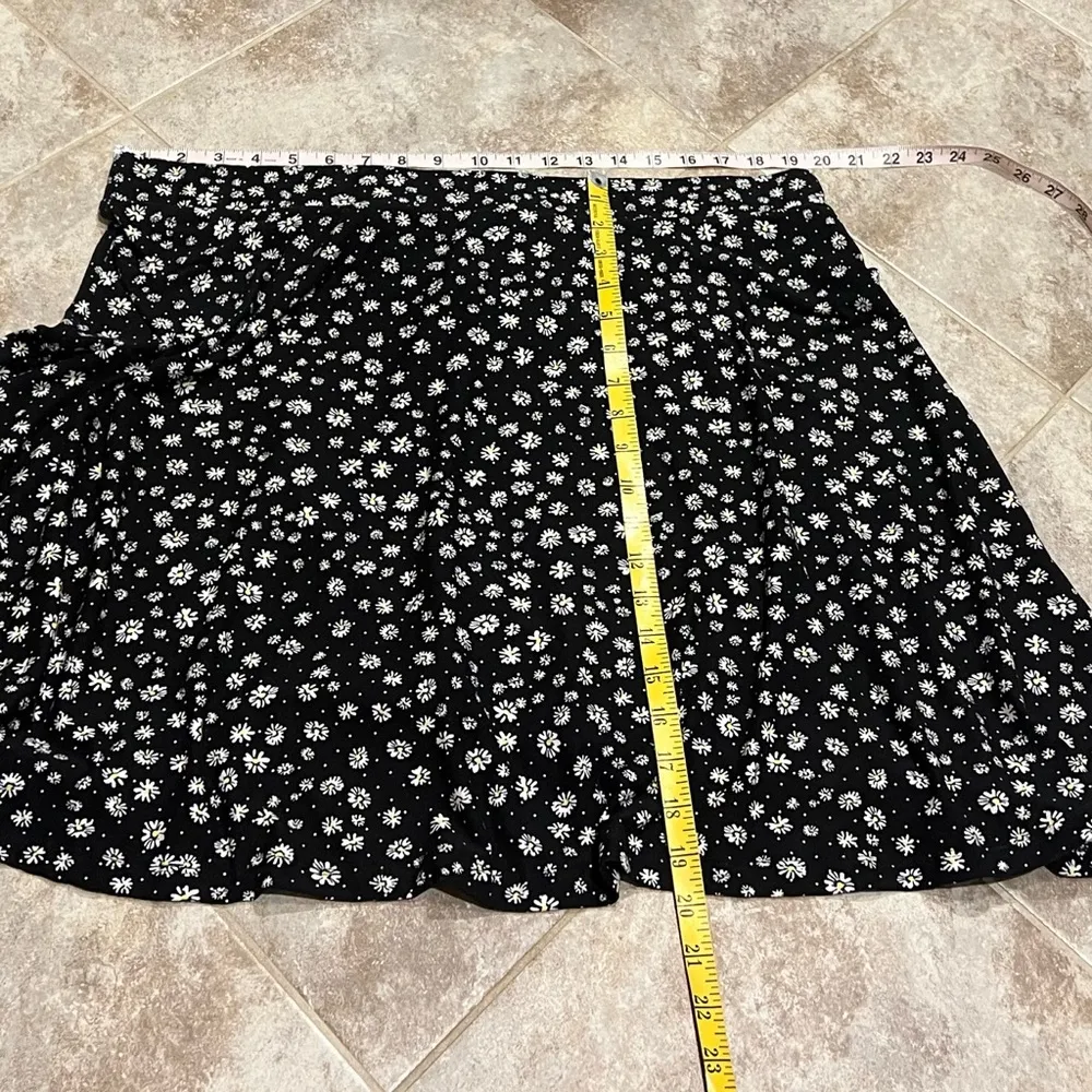 NEW Rue21 Daisy Y2K Skater Mini Skirt Pull On Black White Yellow Plus Size 3X - Image 2