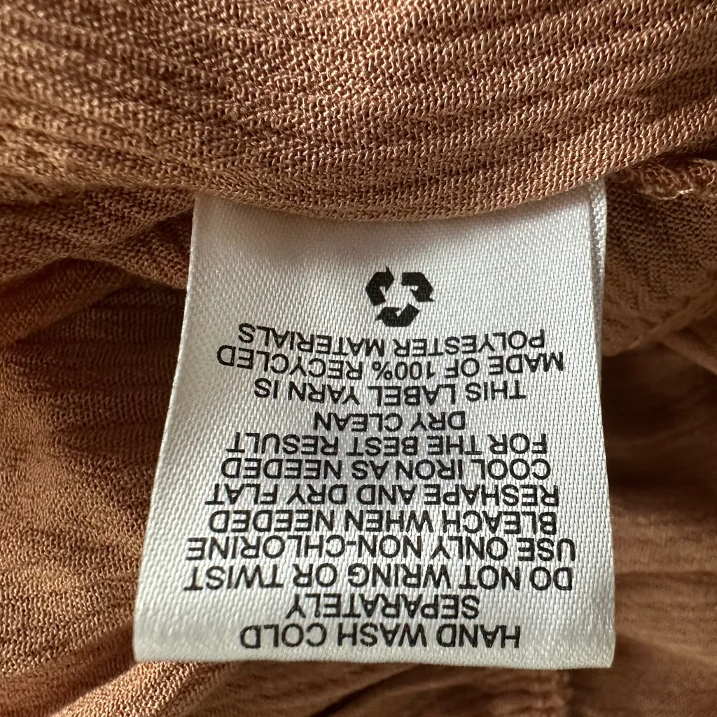 NWT - Pink Rose One Shoulder Crop Top. - Image 5