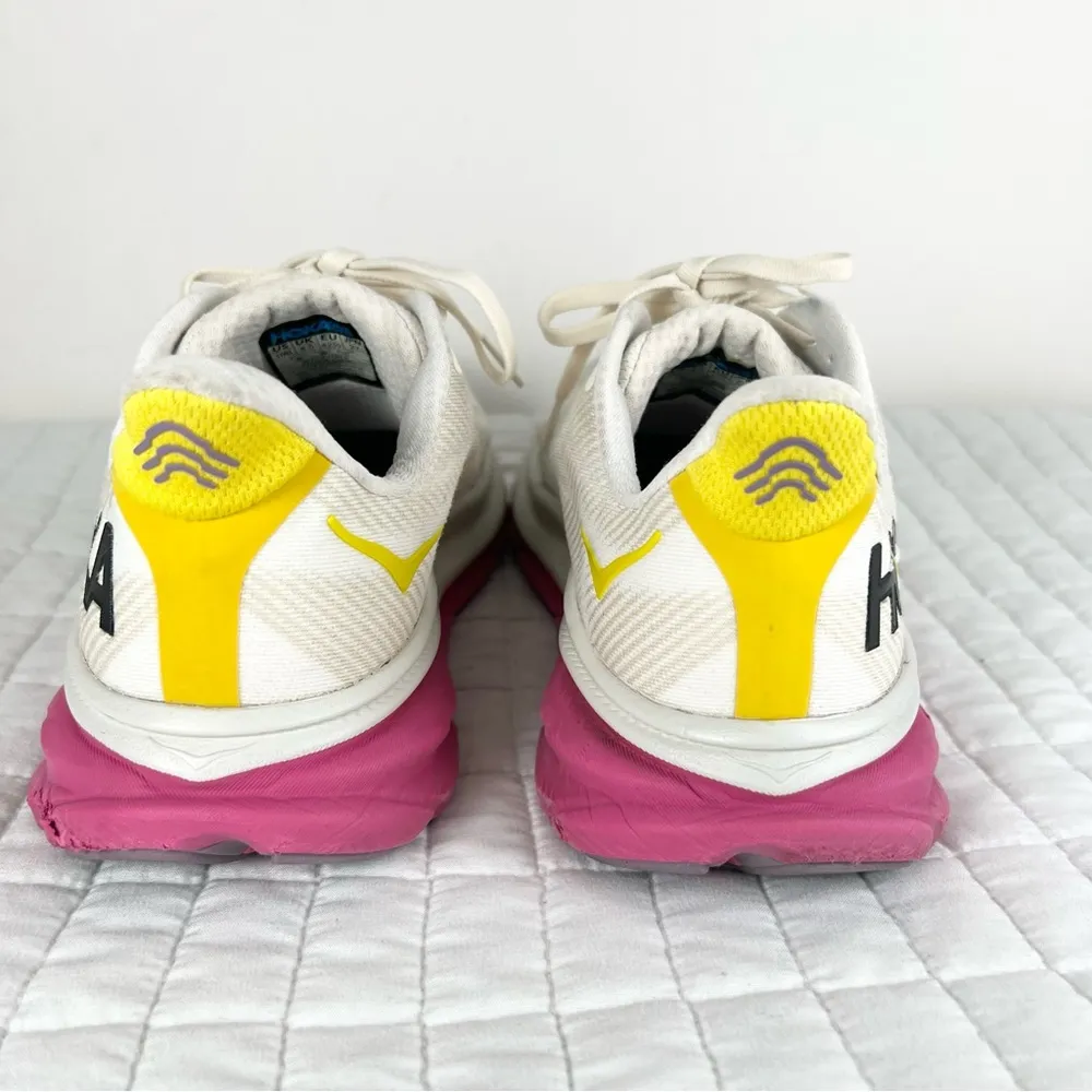 Hoka Clifton 9 Running Shoes Cream and Pink Size 10 - Image 2