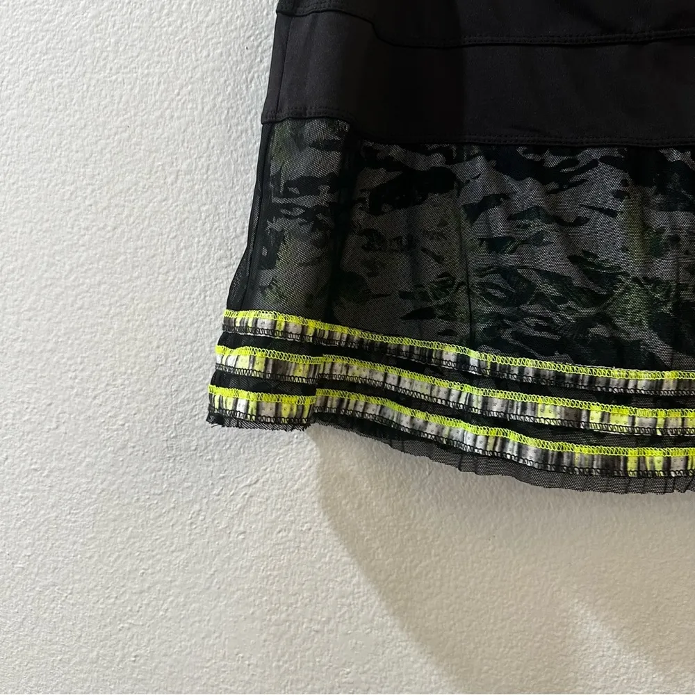 Lucky In Love Women’s Black and Neon Green Tennis Skort Size Large 12 - Image 4