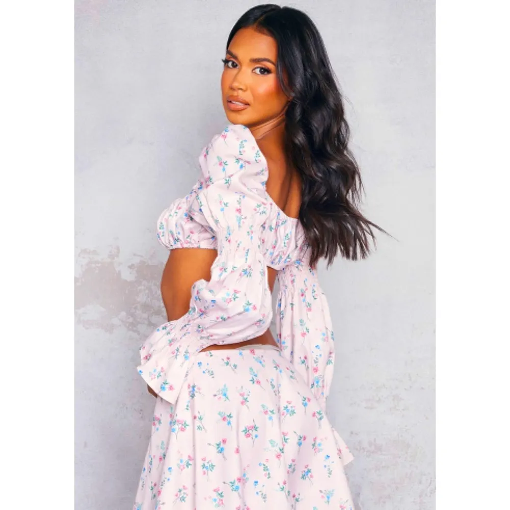 Pink Floral Print Woven Ruched Long Sleeve Crop Top Women Size 4 - Image 2