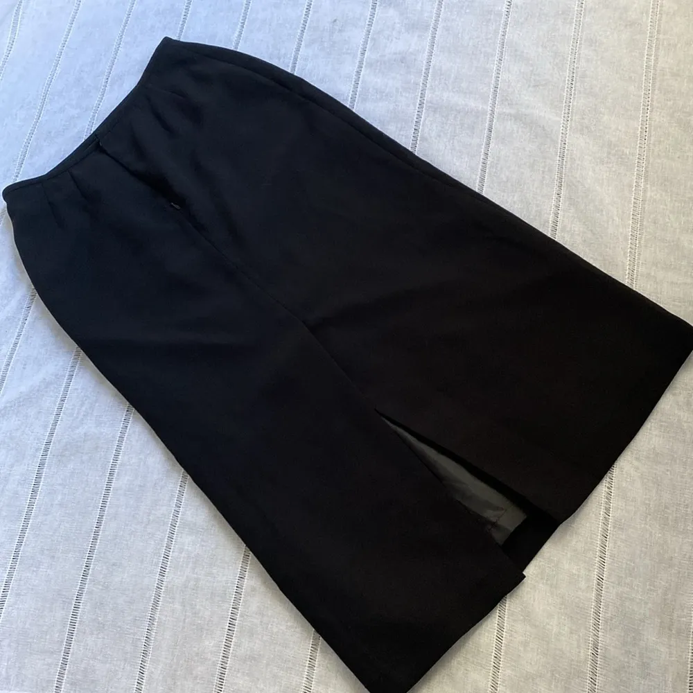 Jones Studio Separates 90s black maxi skirts. - Image 6