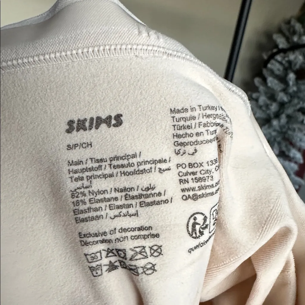 Skims seamless Sculpt High Waisted Above the Knee Short Sand Size S NWOB - Image 5