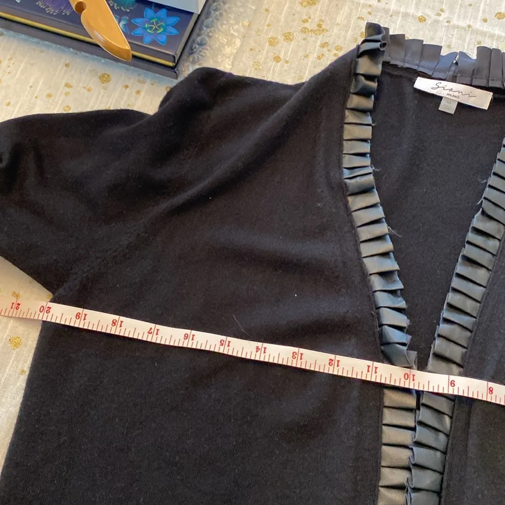 Siano Milano Black sweater Cardigan, with pleated trim closure . size M Size M - Image 8