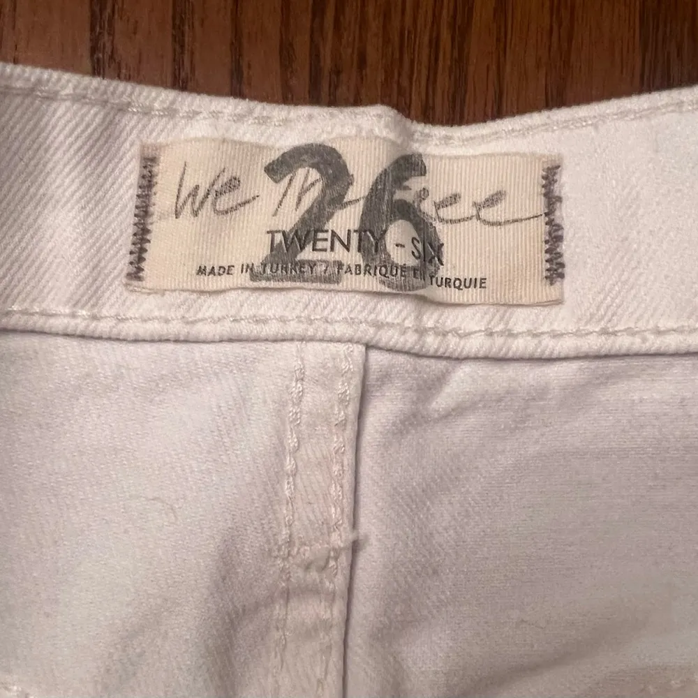 Free People We The Free Tapered Baggy Boyfriend Distressed White Jeans Sz 26 NEW - Image 12