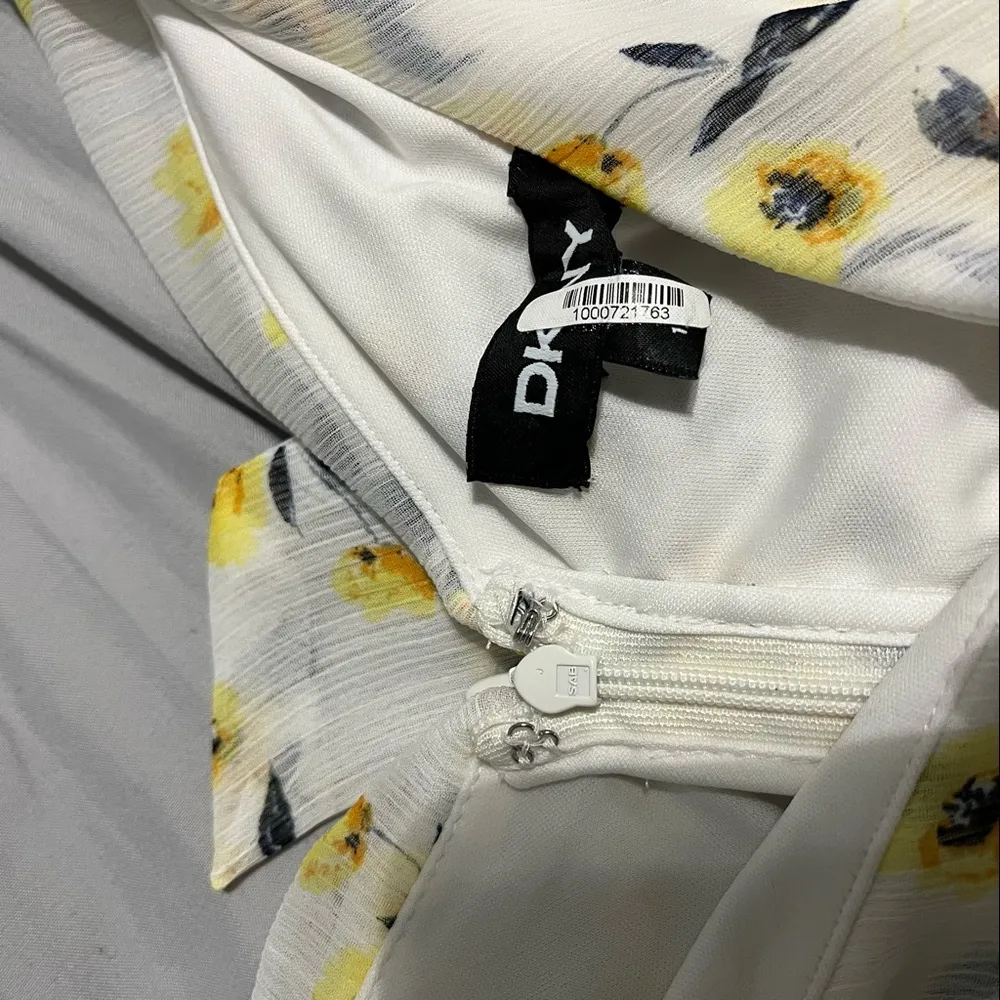 DKNY Midi Yellow Floral V-neck Ruffle Dress Size 12 - Image 10