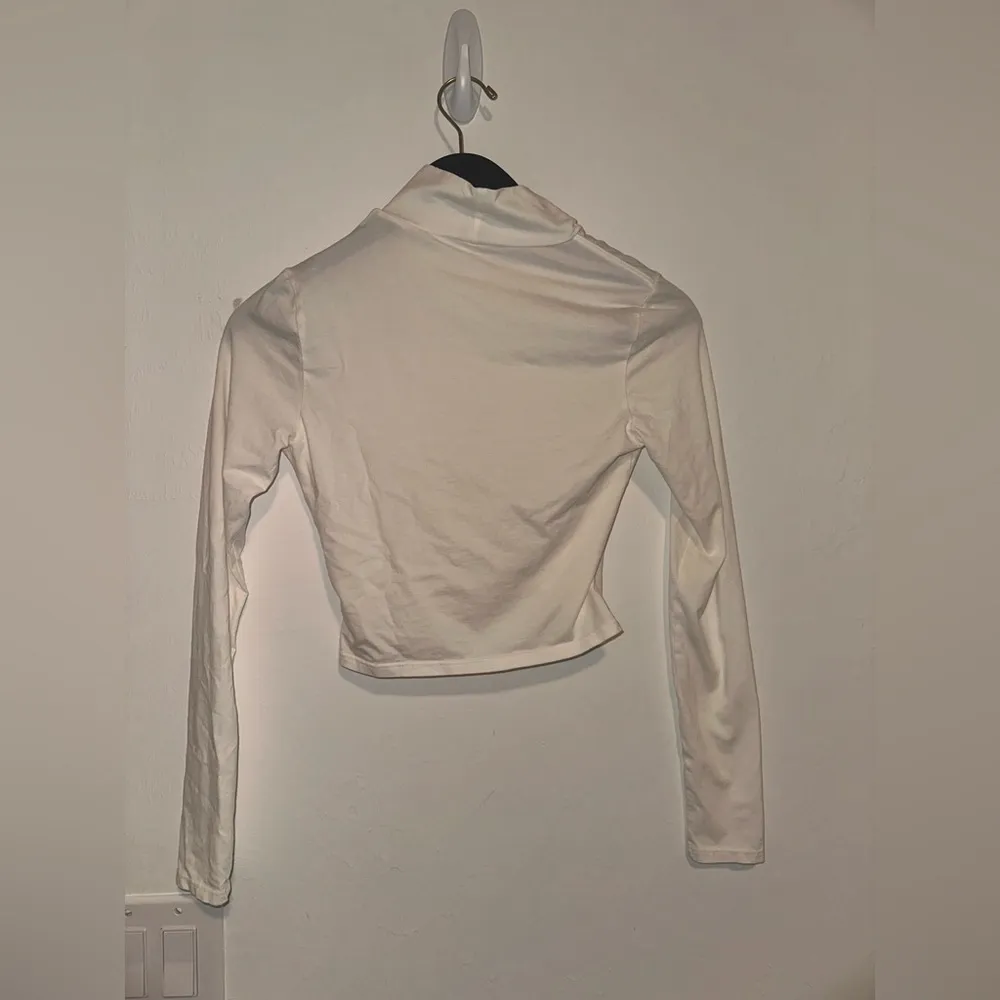 Revolve Lanston Cutout Turtleneck in White Sz XS - Image 4