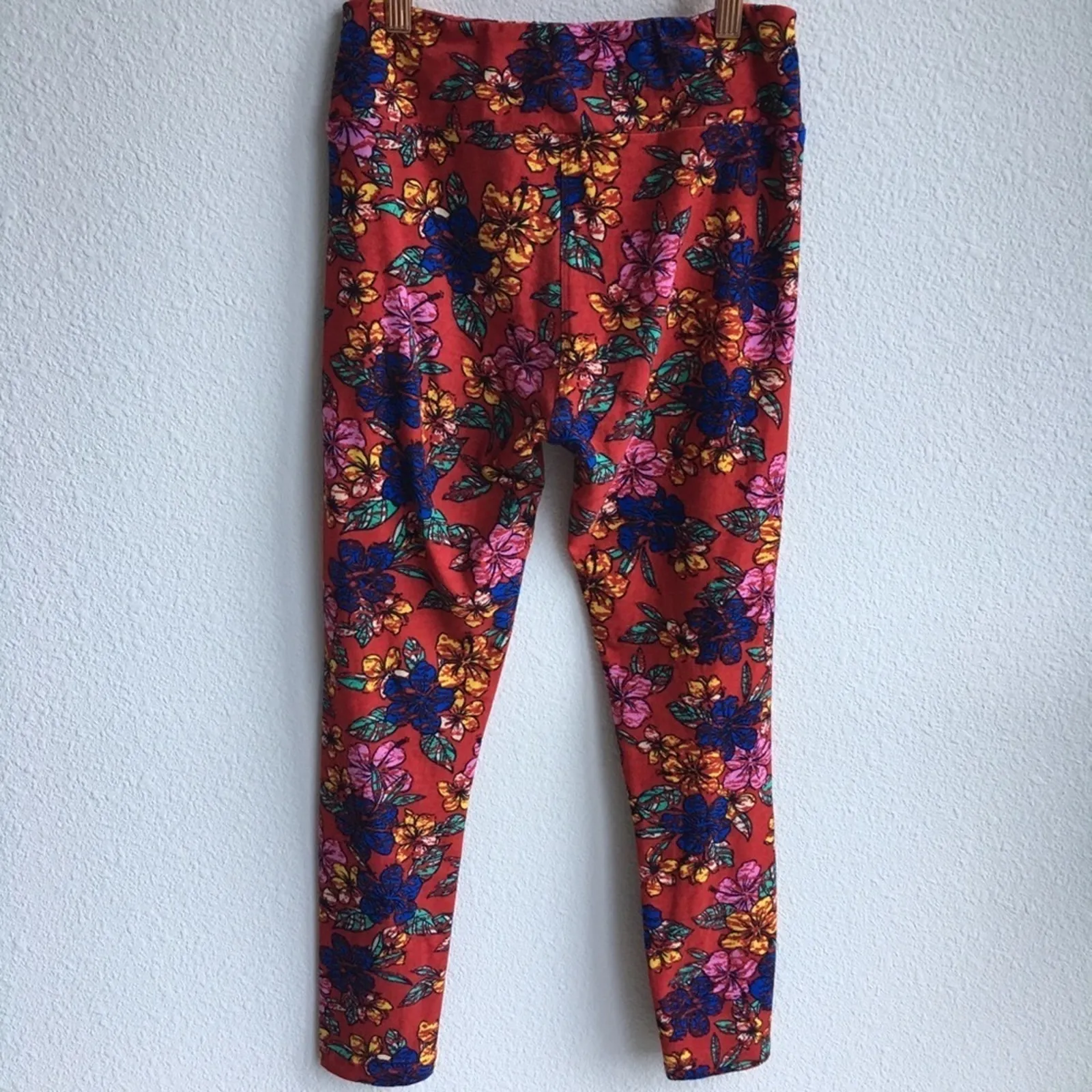 LuLaRoe UNICORN “Aloha” Hawaiian Print Leggings - Image 4