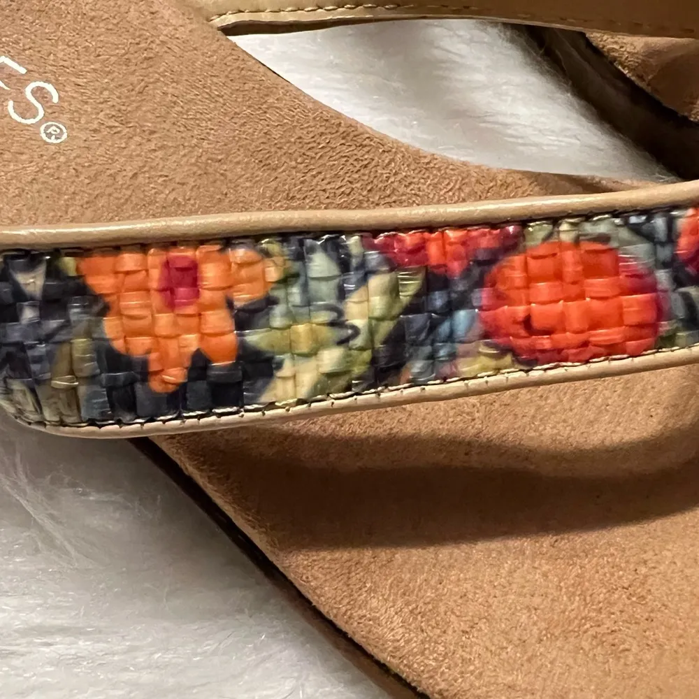 Aerosoles Wide Eyes Wedge Thong Sandals Multicolor Floral Strap Women’s Size 7.5 - Image 4