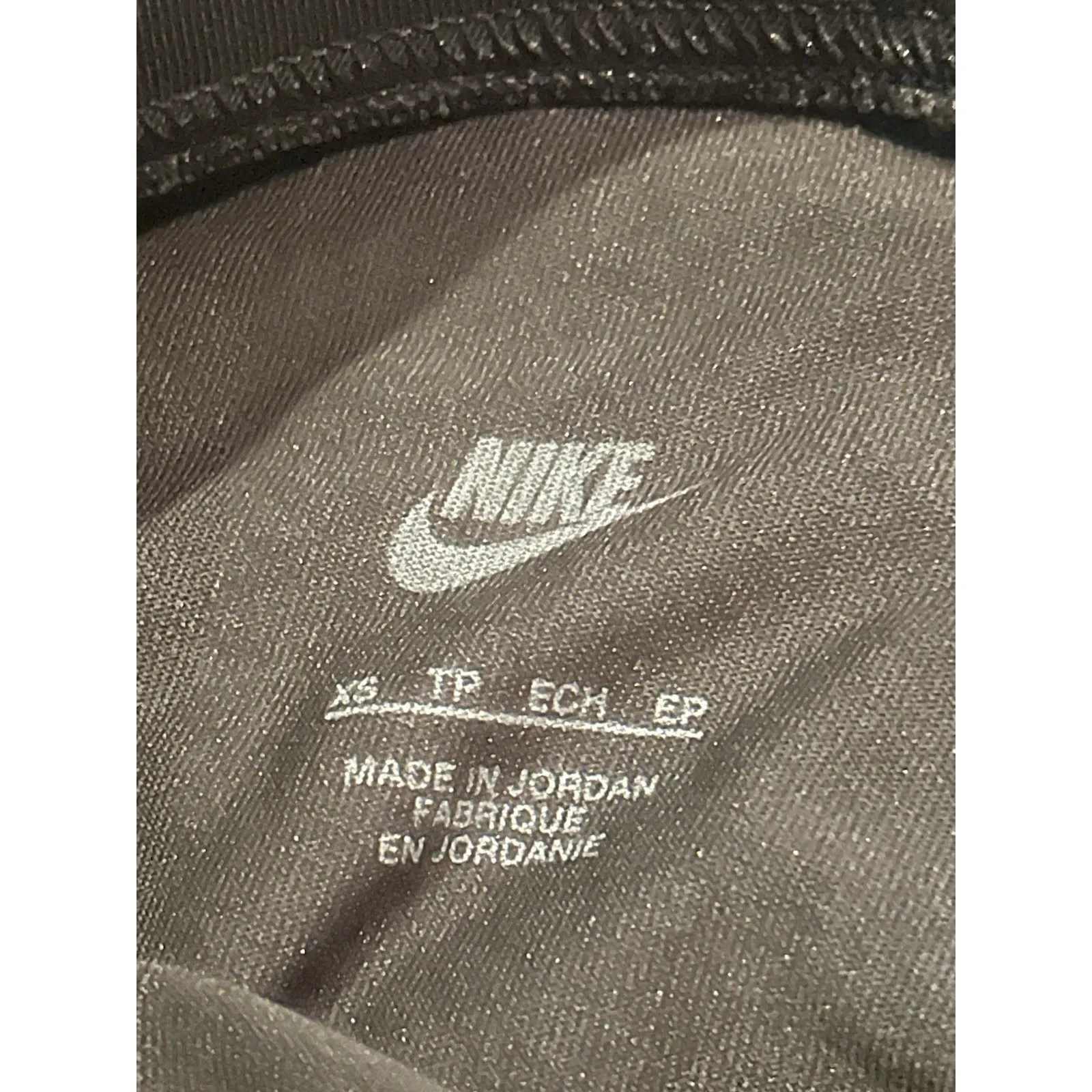 NWT Women's NIKE Sportswear Tight Fit‎ Mid Rise Black Shorts CZ8526-010 Size XS - Image 4