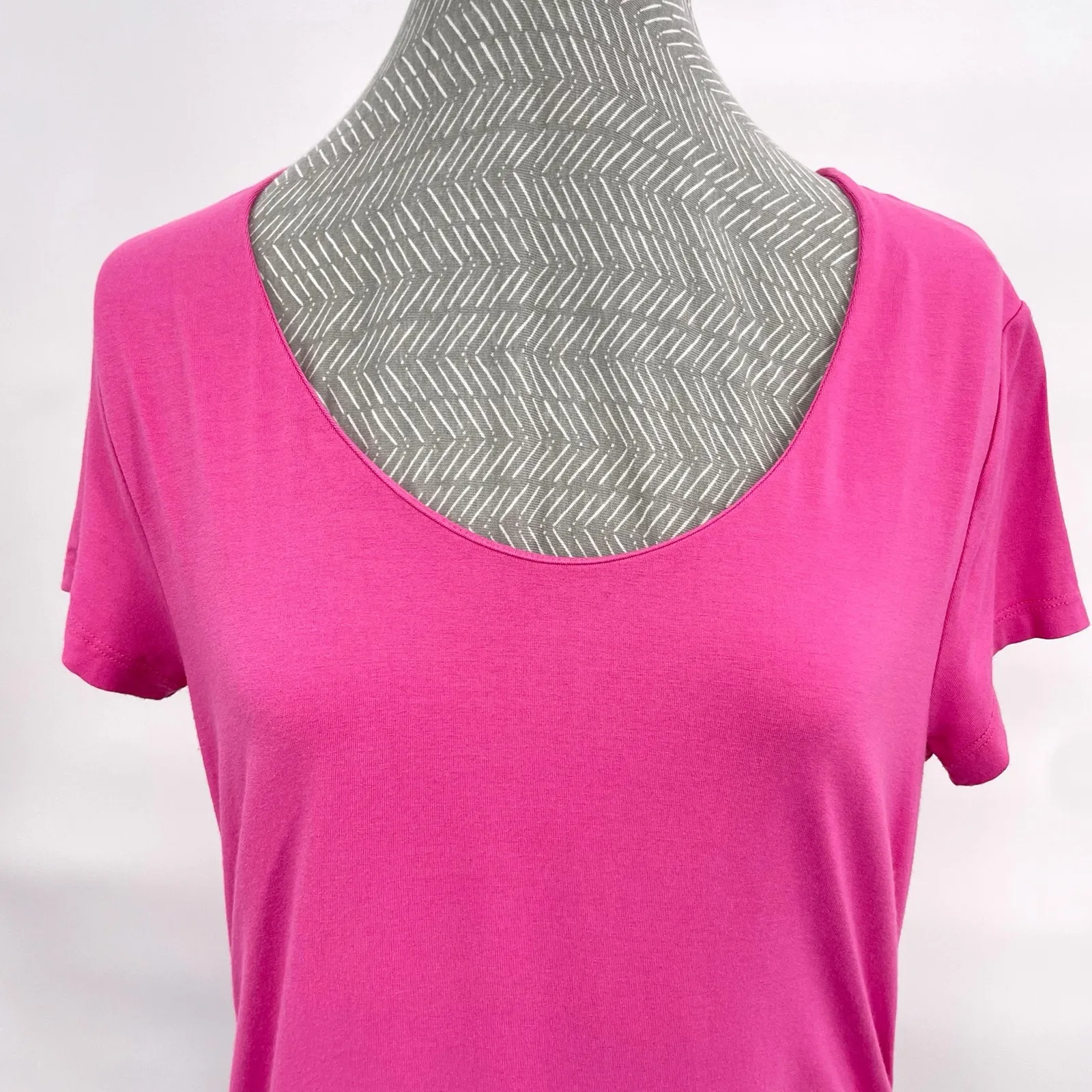 Isabella Oliver Hot Pink Maternity Short Sleeve Spring Tee Pea in the Pod Size 4 - Image 2