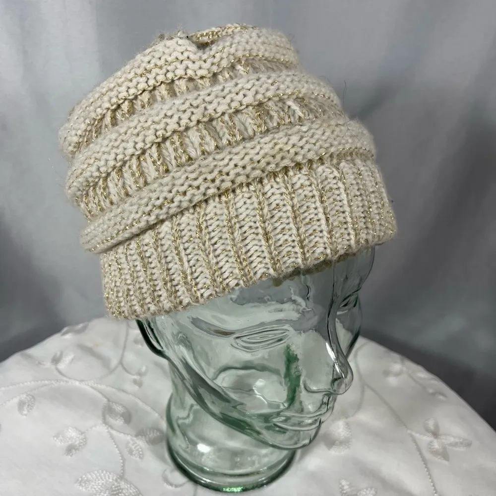 CC Exclusive Women’s Ivory Gold Knit Beanie Winter Hat Toboggan NWOT - Image 2