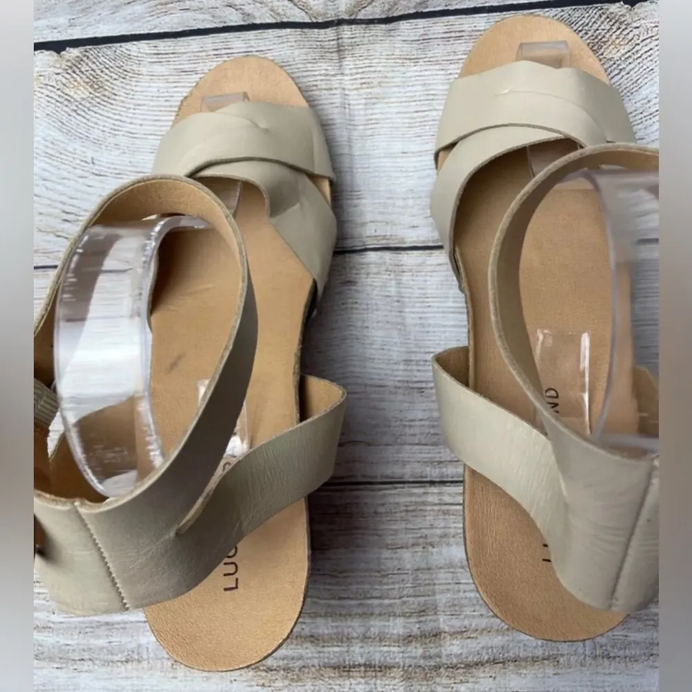 Hadilla Women’s Tan Leather Platform Sandal With Studs Size 10M - Image 5