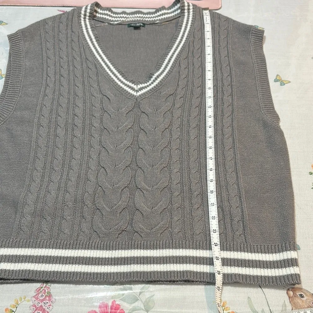 Wild Fable Gray and white Cable Knit V Neck Sweater Vest Size XL - Image 5