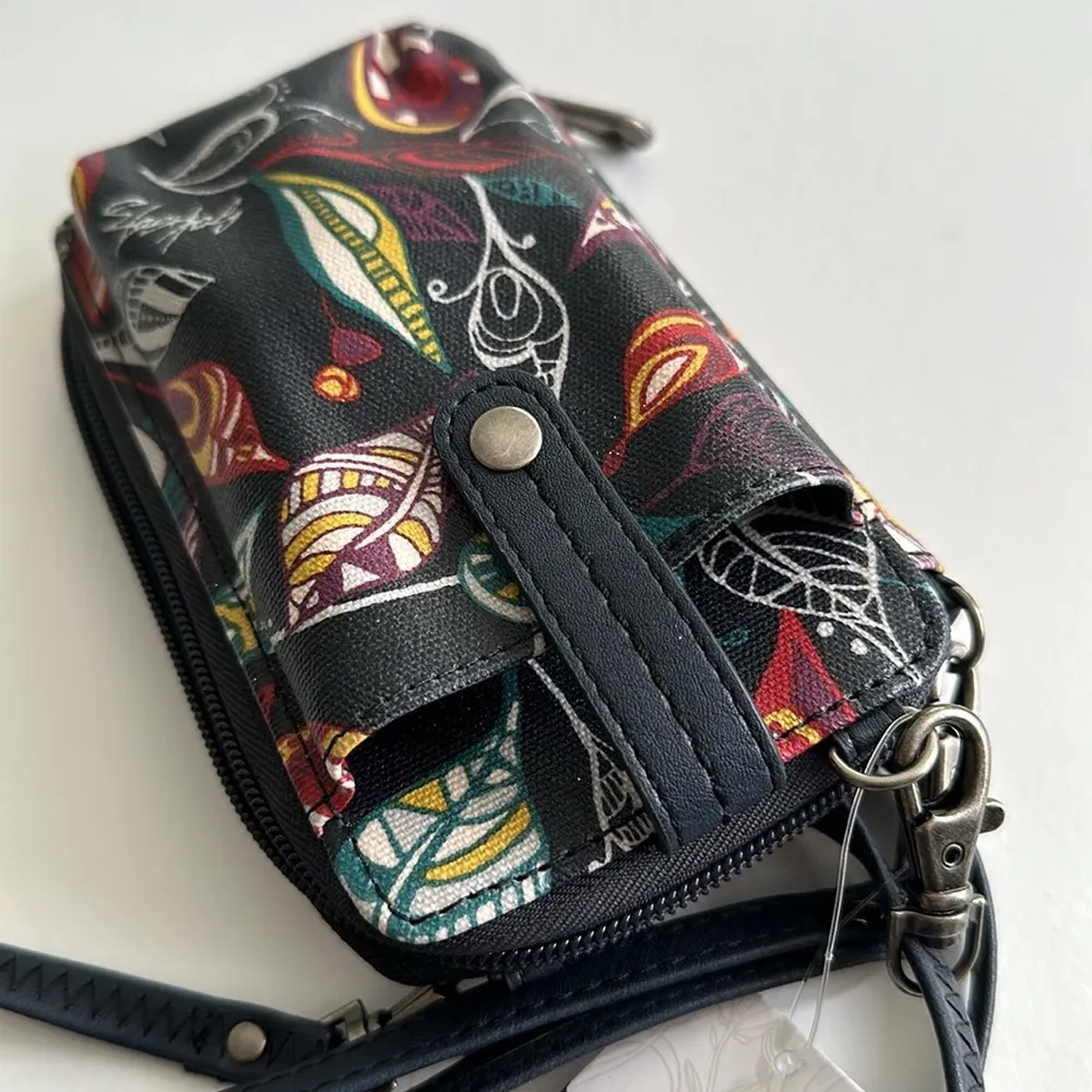 Artist Circle Smartphone Midnight
Wallet Wristlet Crossbody - Image 4