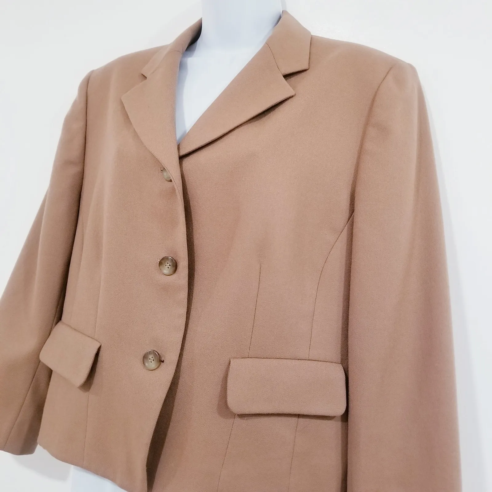 Pendleton 100% Virgin Wool 3-Button Blazer Flap Pockets - Image 3