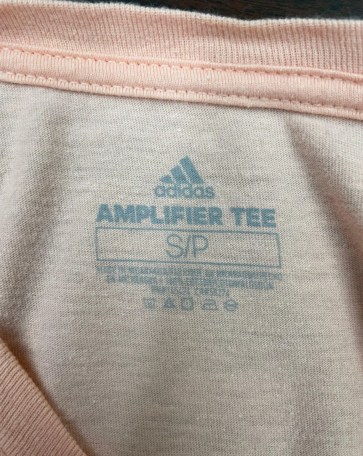 Adidas Amplifier Tee Peach Short Sleeve Tee Size Small - Image 4