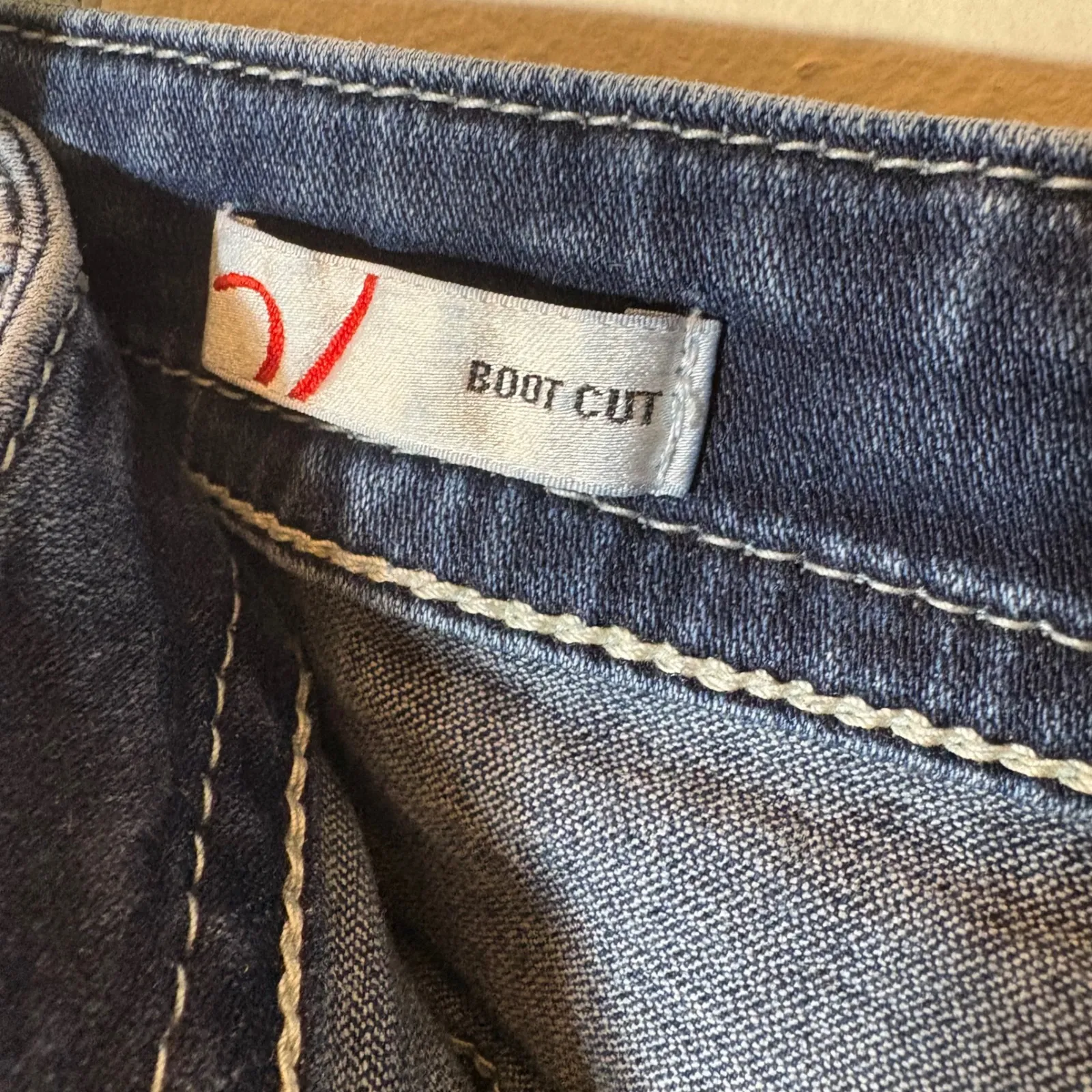 Vigoss Boot Cut Jeans Dark Wash Embellished Pockets Size 24 - Image 8