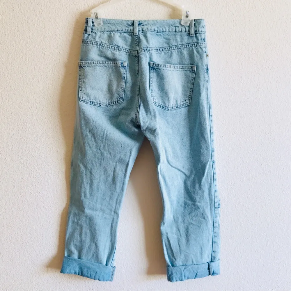 TOPSHOP MOTO GIRLFRIEND BLUE RIPPED BUTTON JEANS - Image 3