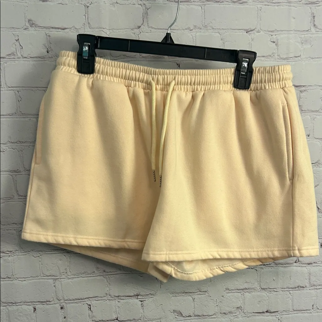 Commense jersey knit active shorts size XL butter cream color tie waist cozy Yellow - Image 2