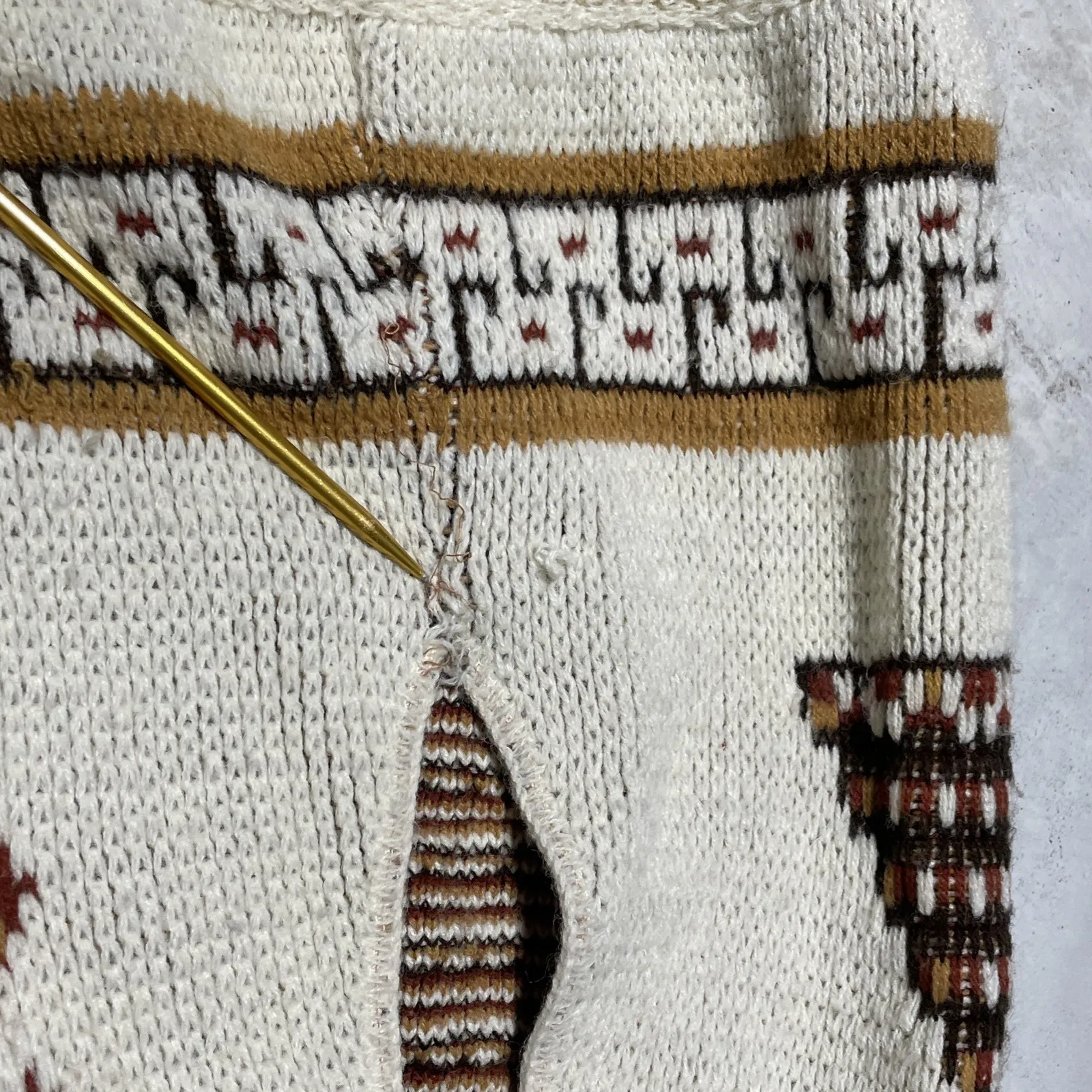 1970s JC Penny Tribal Aztec Knit Cape Poncho/ Sweater Southwestern Boho Coat - Image 12