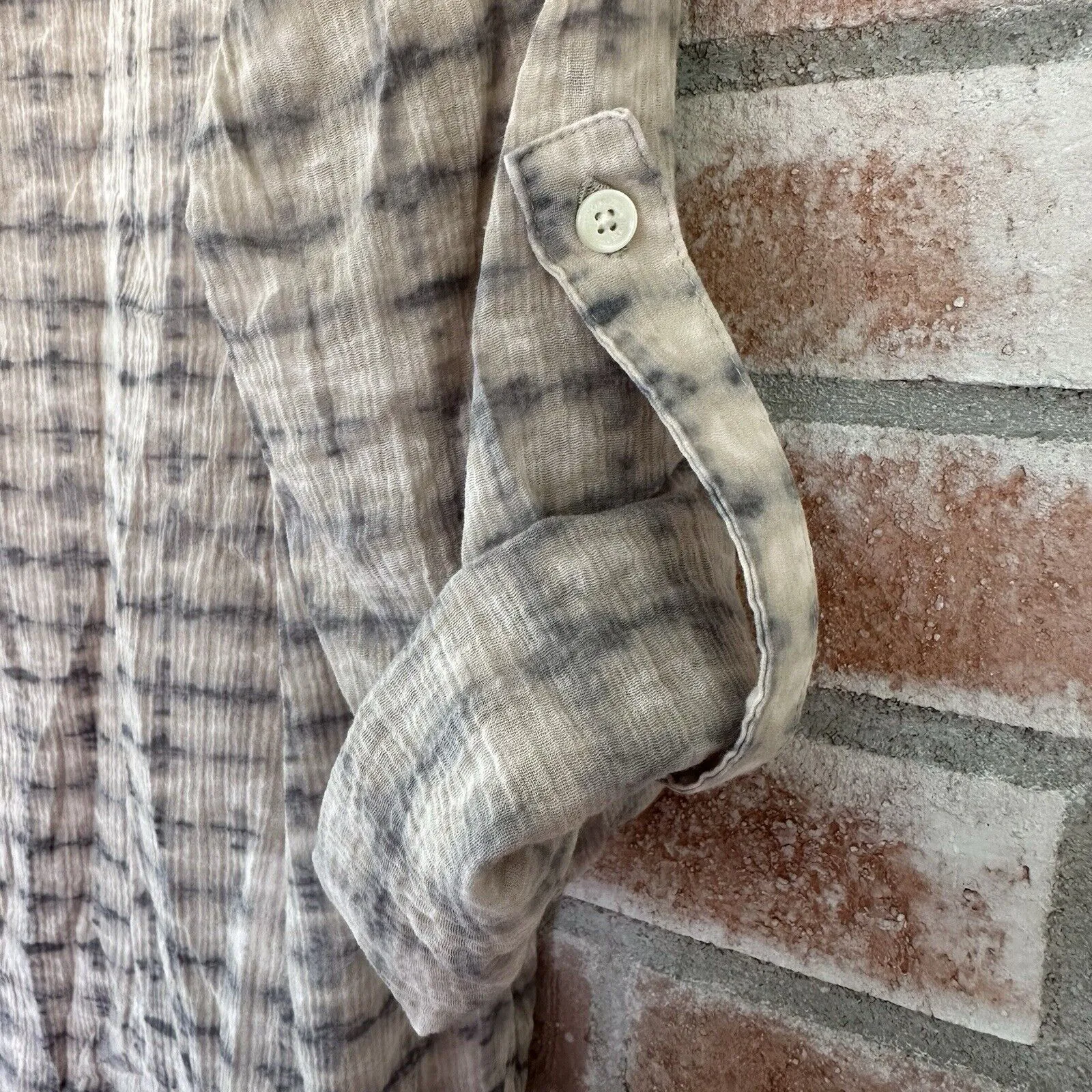 Tommy Bahama Lightweight Button Beach Roll Tab Shirt Small Beige Gray - Image 9