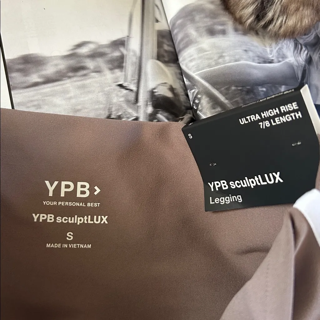 NWT YPB Abercrombie SculptLuxe Tan/white athletic workout Leggings small - Image 4