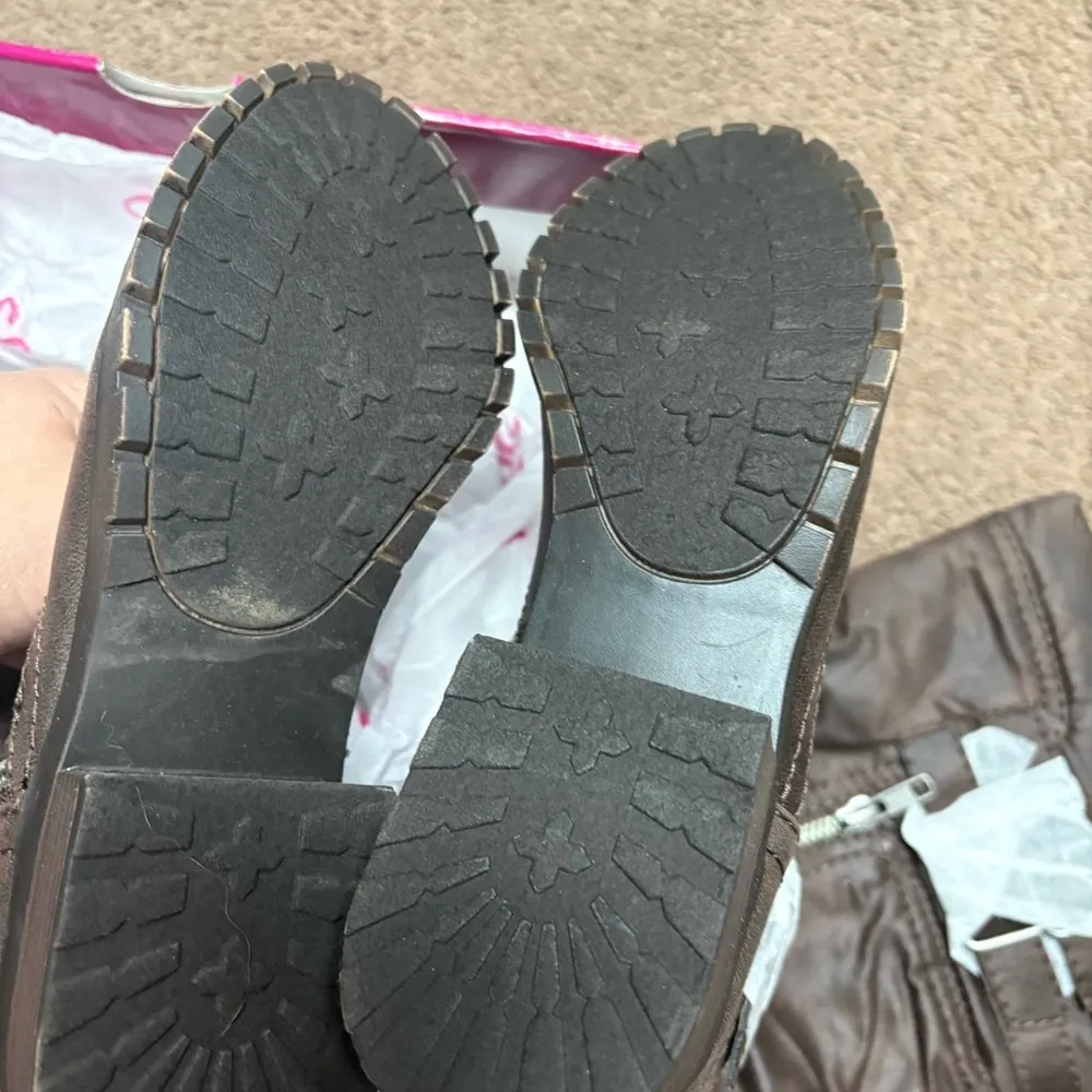 KOHL'S SO Brand Women's Brown Knee High Zip Up BOOTS Size 6 New - Image 7