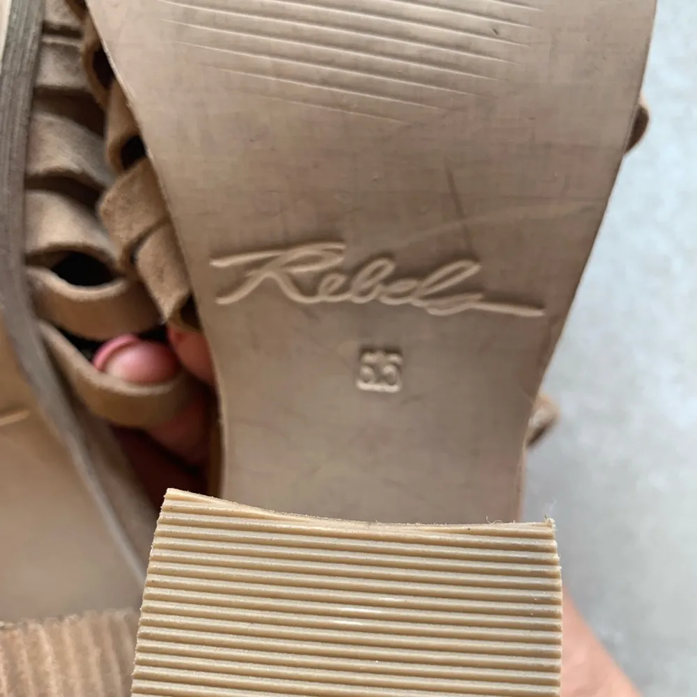 REBELS Sand Suede Cutout Block Heel Mule Booties Size 6.5 - Image 8