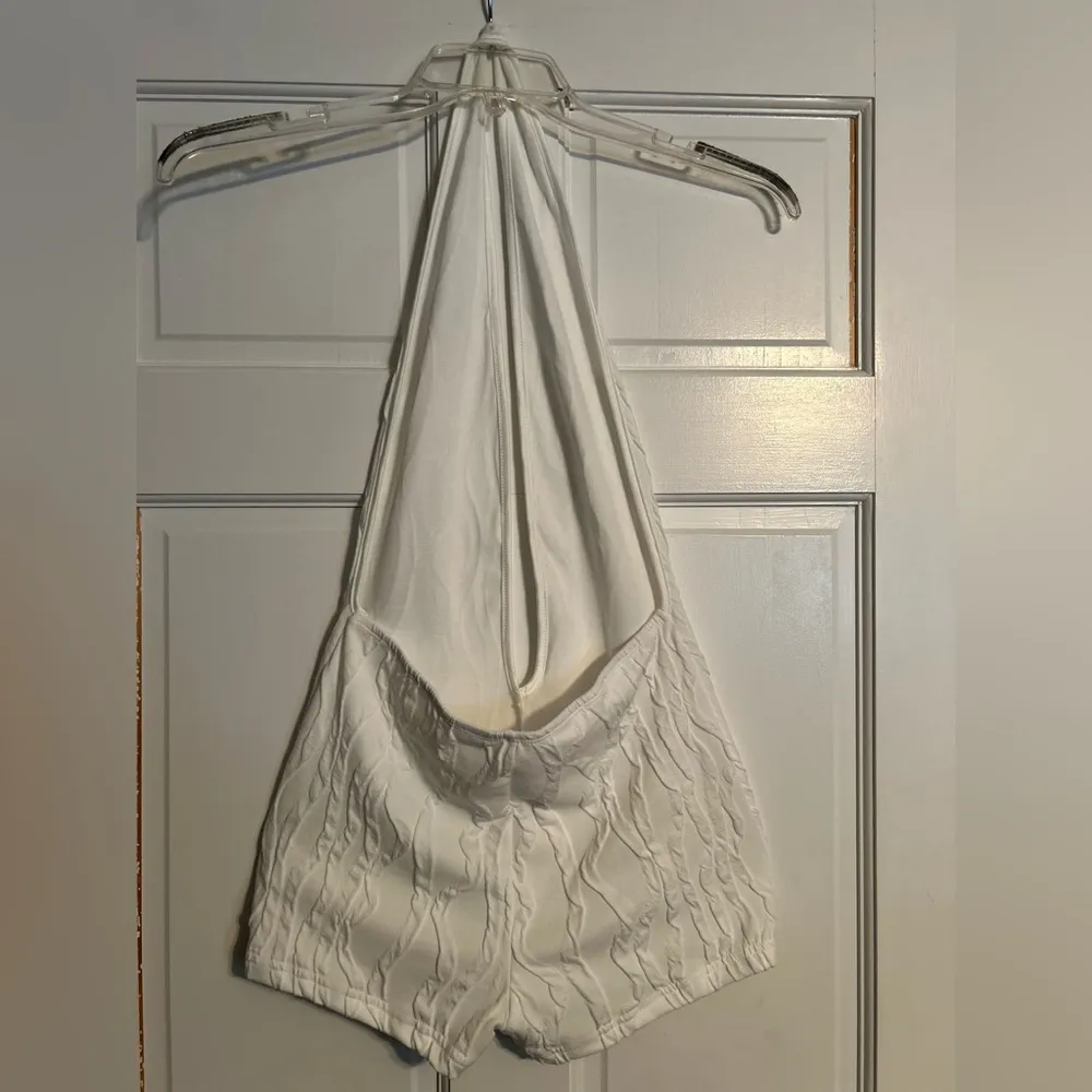 White deep V shorts romper - Image 3