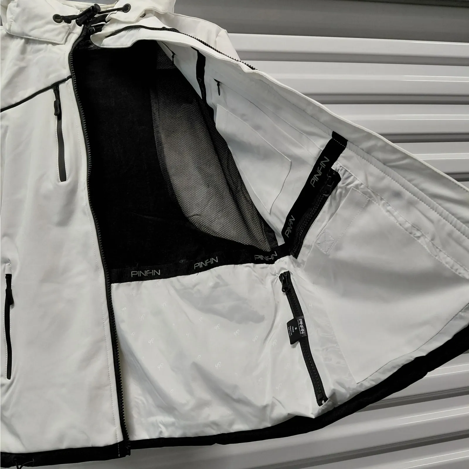 PinFin Womens Hooded Windbreaker Jacket Sz Medium White Outdoor Hiking Rain Coat - Image 4