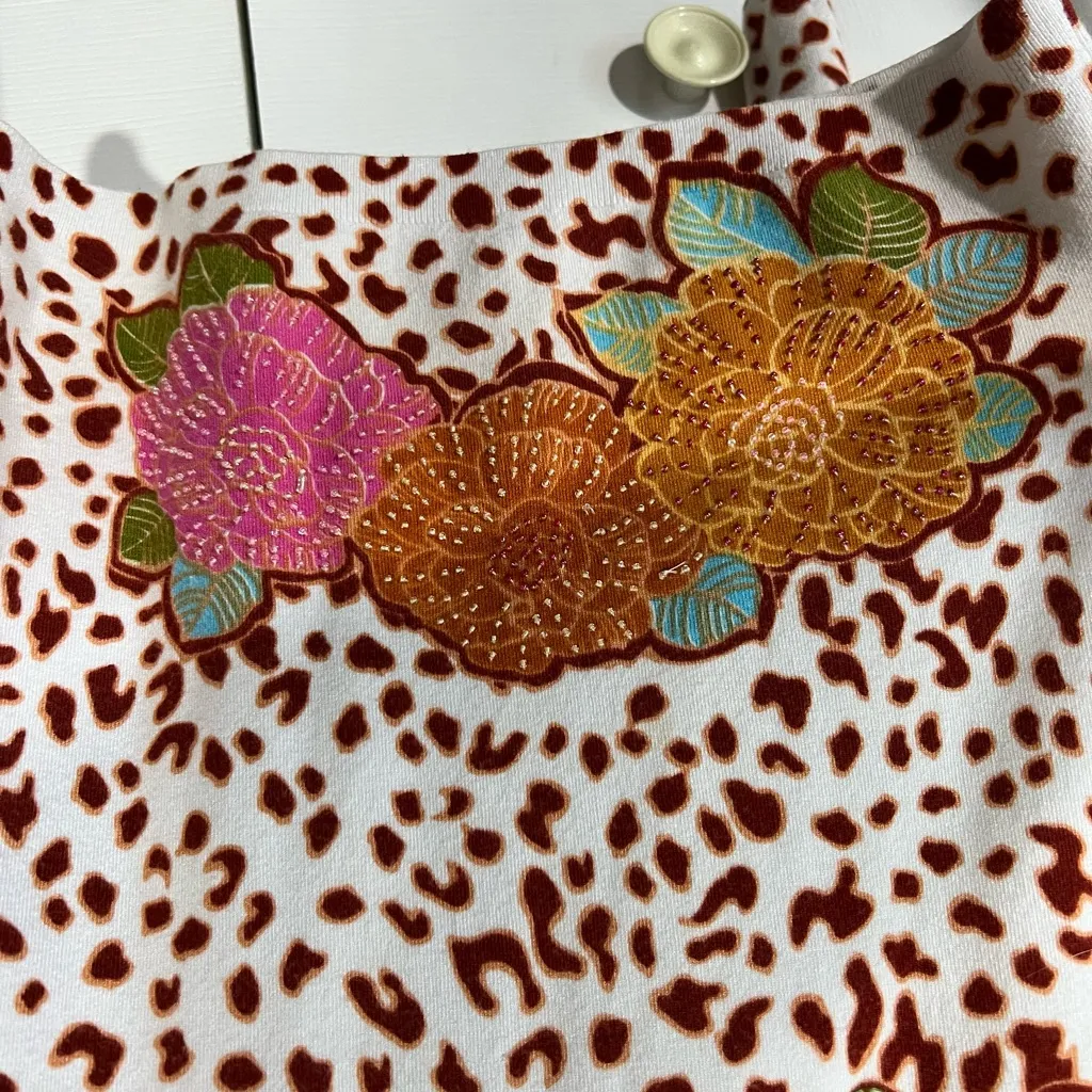 Vertigo Paris White Sweater with Orange and Brown Accents - Image 3